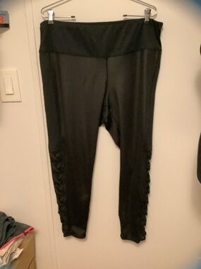 BeBe Black High-Waist Leggings with Side Lattice Detail